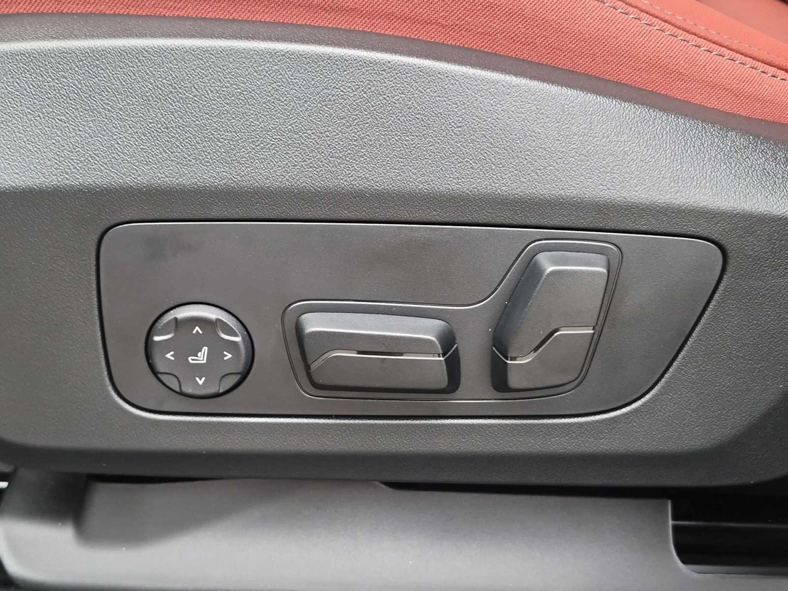 New 2026 BMW X1 xDrive28i w/ Technology Package AWD/4WD image 18