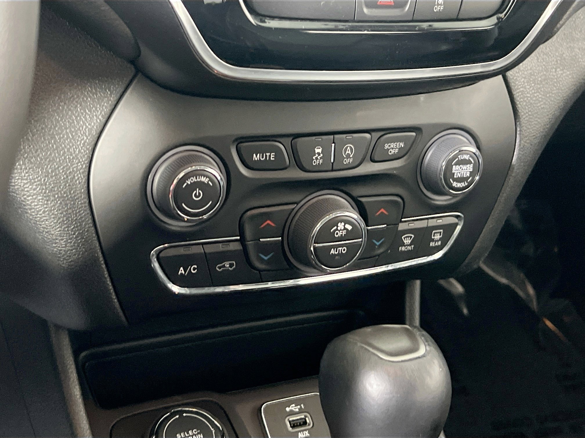 Used 2022 Jeep Cherokee Limited image 15