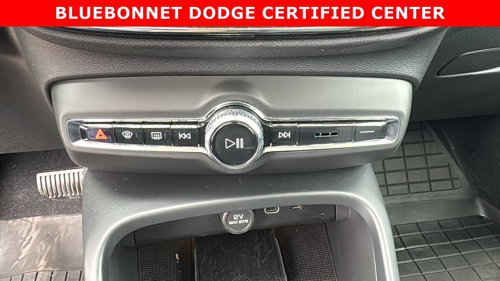 Used 2023 Volvo XC40 B5 Plus w/ Protection Package Premier image 19