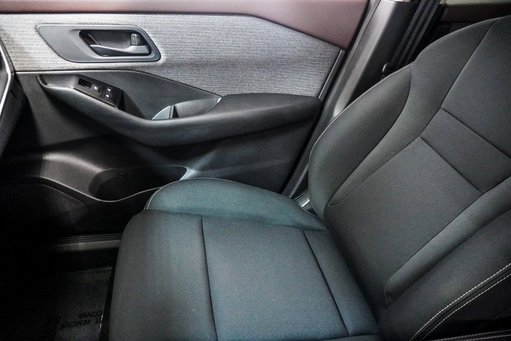 Used 2023 Nissan Rogue S image 26