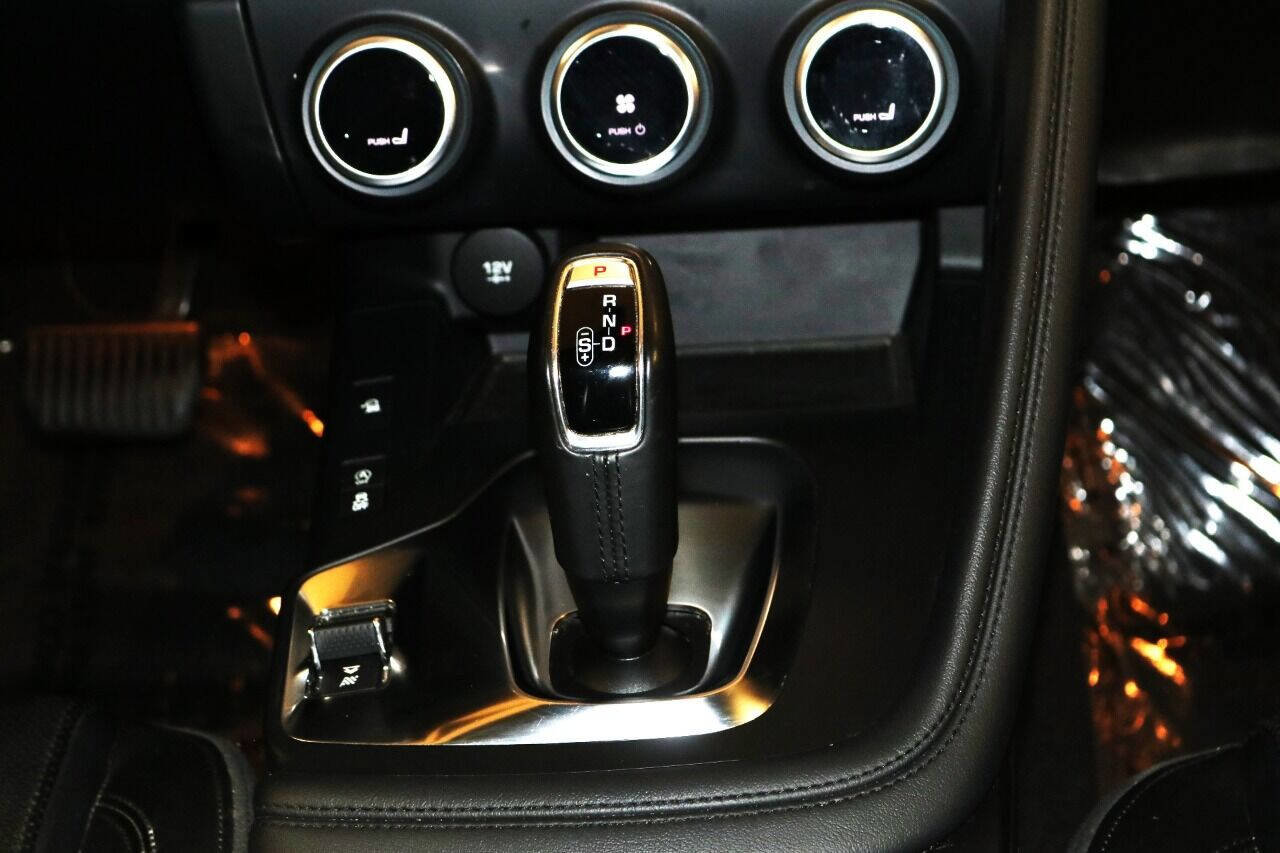 Used 2020 Jaguar E-PACE SE image 37