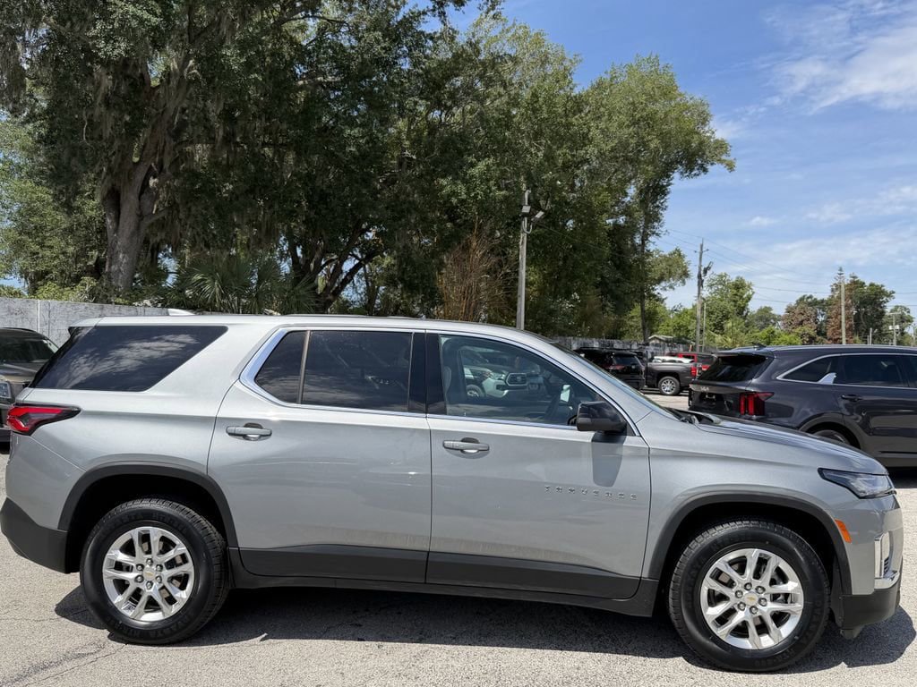 Used 2023 Chevrolet Traverse LS FWD image 4