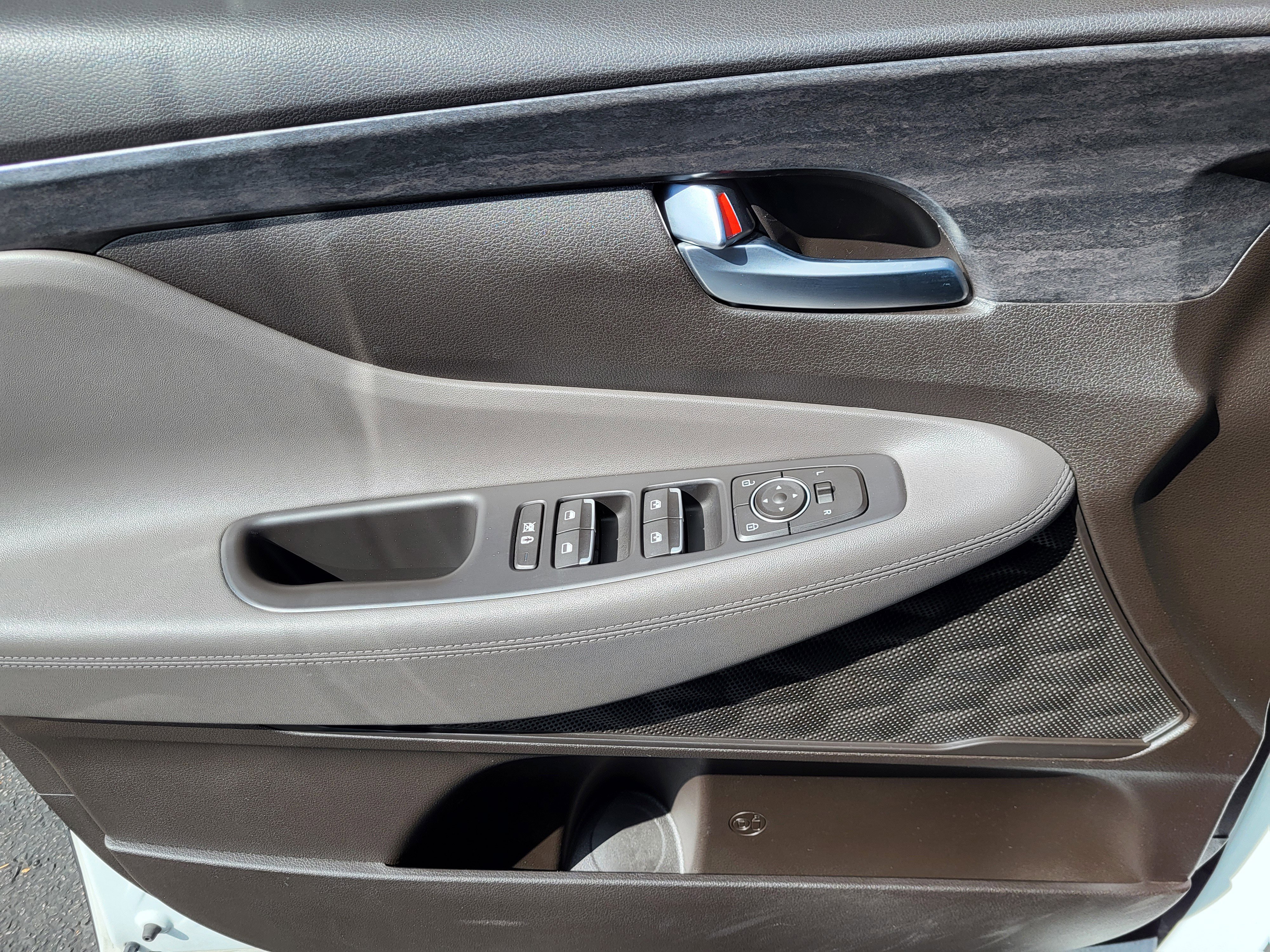 Used 2019 Hyundai Santa Fe SEL image 7