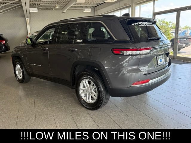 Used 2023 Jeep Grand Cherokee Laredo w/ Trailer Tow Prep Group (B) AWD/4WD image 8