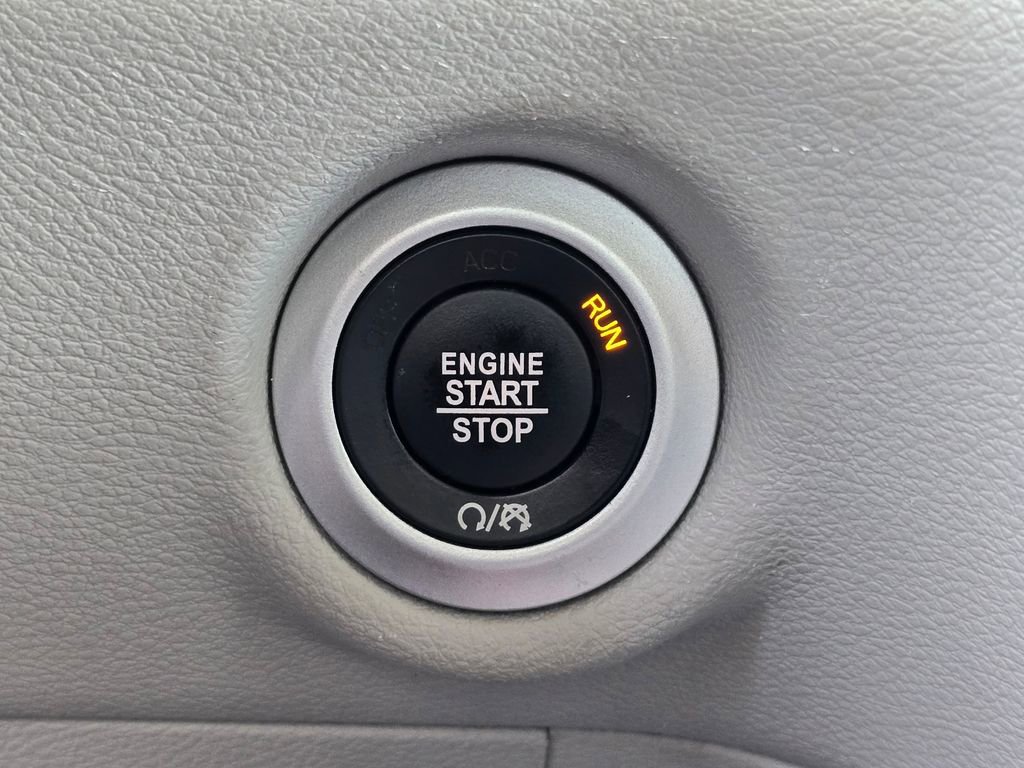 Used 2023 Chrysler Pacifica Touring-L image 19