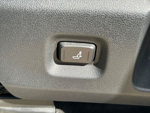 Certified 2025 Toyota Tacoma SR5 w/ SR5 Upgrade Package AWD/4WD image 24