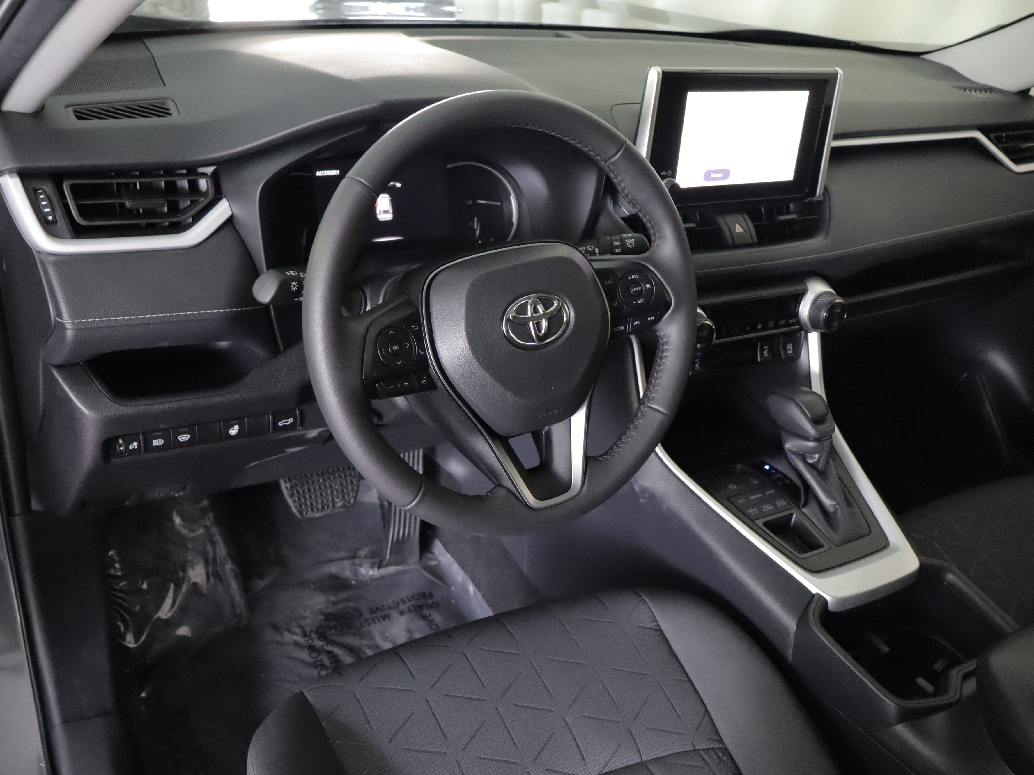 Used 2025 Toyota RAV4 XLE AWD/4WD image 11