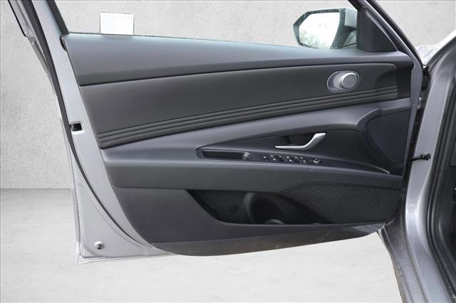 New 2025 Hyundai Elantra SEL image 12
