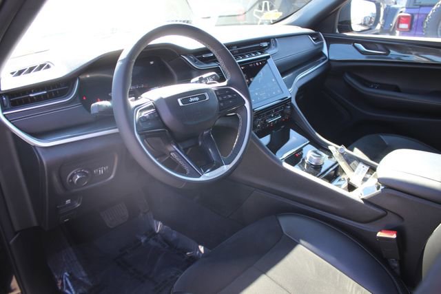 Used 2023 Jeep Grand Cherokee Altitude image 3