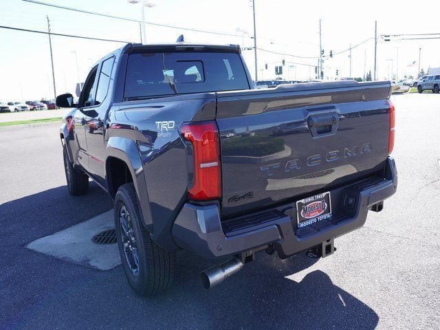 Used 2025 Toyota Tacoma TRD Sport w/ TRD Sport Upgrade Package AWD/4WD image 9