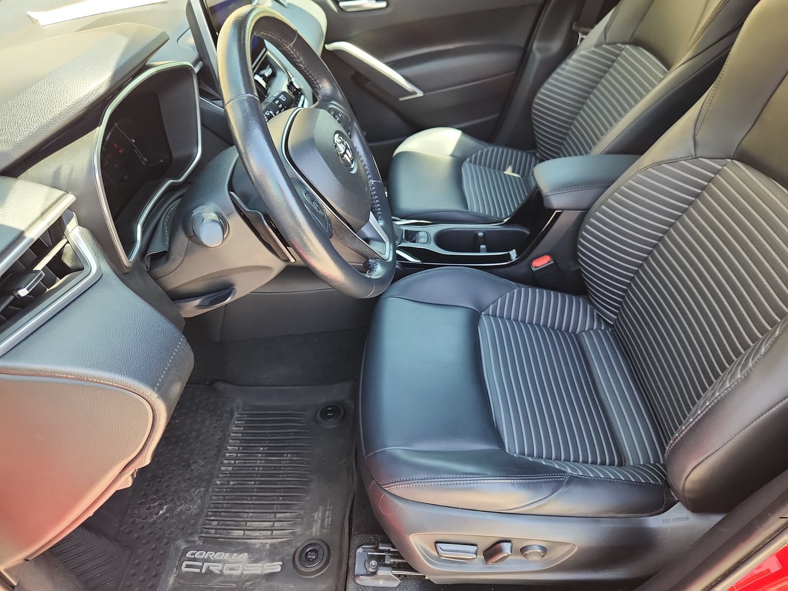 Used 2023 Toyota Corolla Cross AWD Hybrid w/ Convenience Package image 10