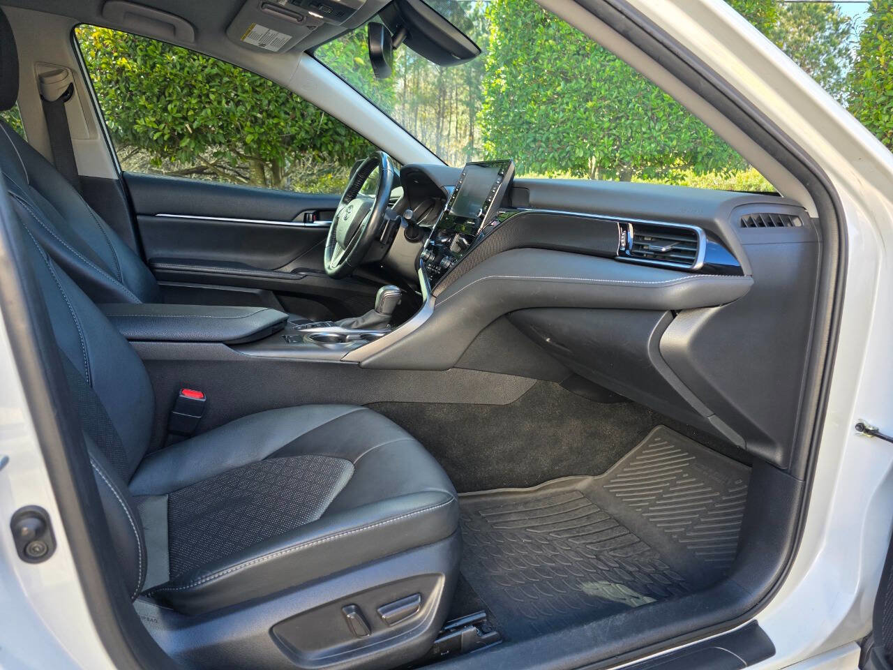 Used 2022 Toyota Camry XSE image 32