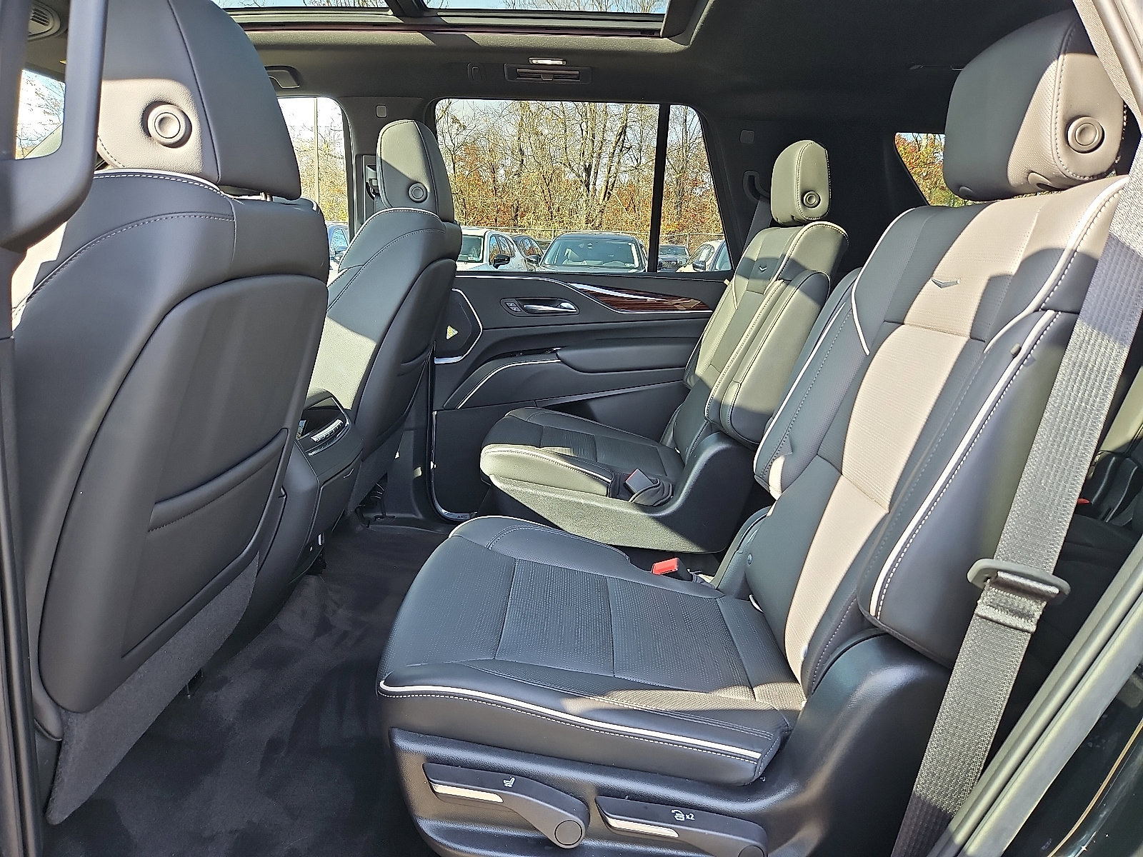 Used 2022 Cadillac Escalade Premium Luxury w/ LPO, Floor Liner Package image 10