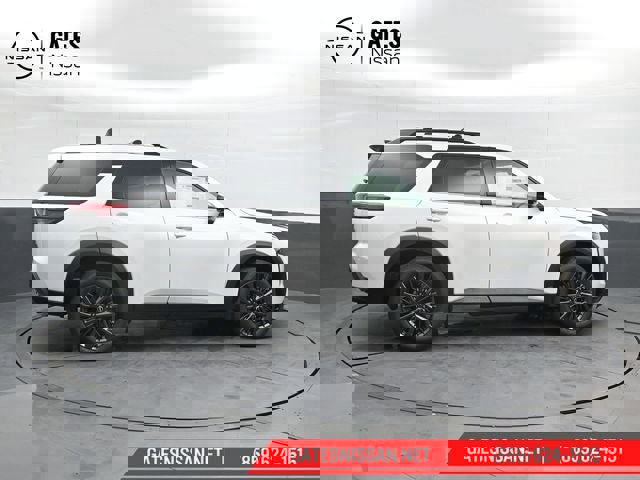 New 2026 Nissan Pathfinder SL image 3