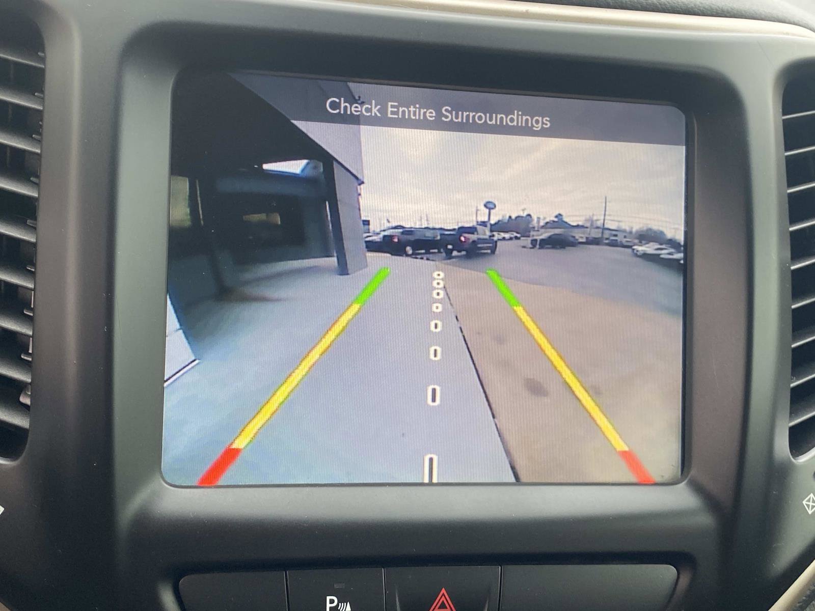 Used 2017 Jeep Cherokee Latitude w/ Safety/Convenience Group image 23