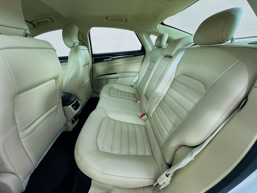 Used 2015 Ford Fusion SE w/ Equipment Group 502A FWD image 30