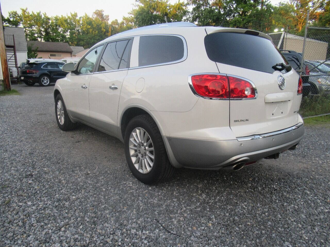 Used 2011 Buick Enclave CXL image 4