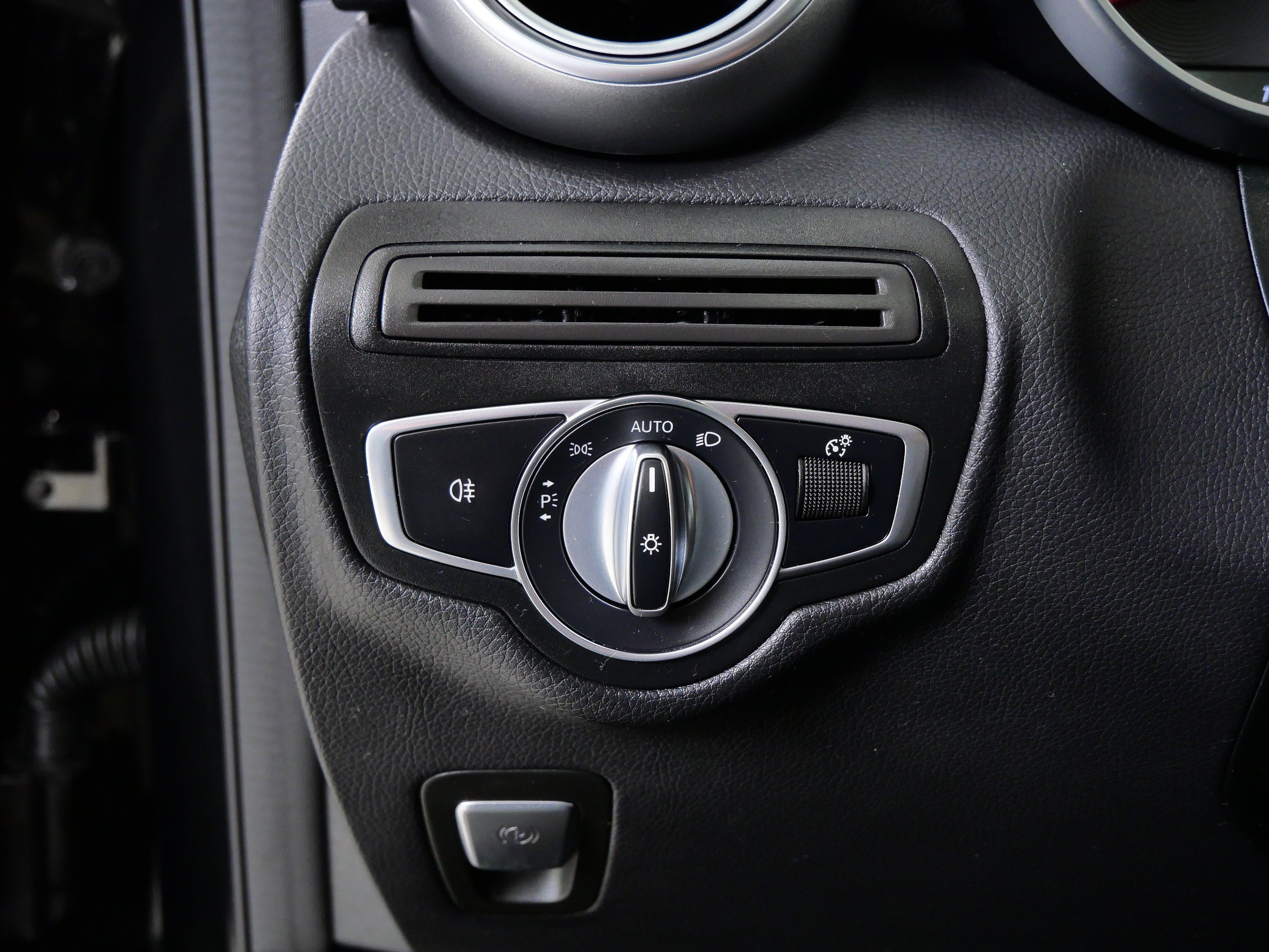 Used 2022 Mercedes-Benz GLC 300 4MATIC image 25