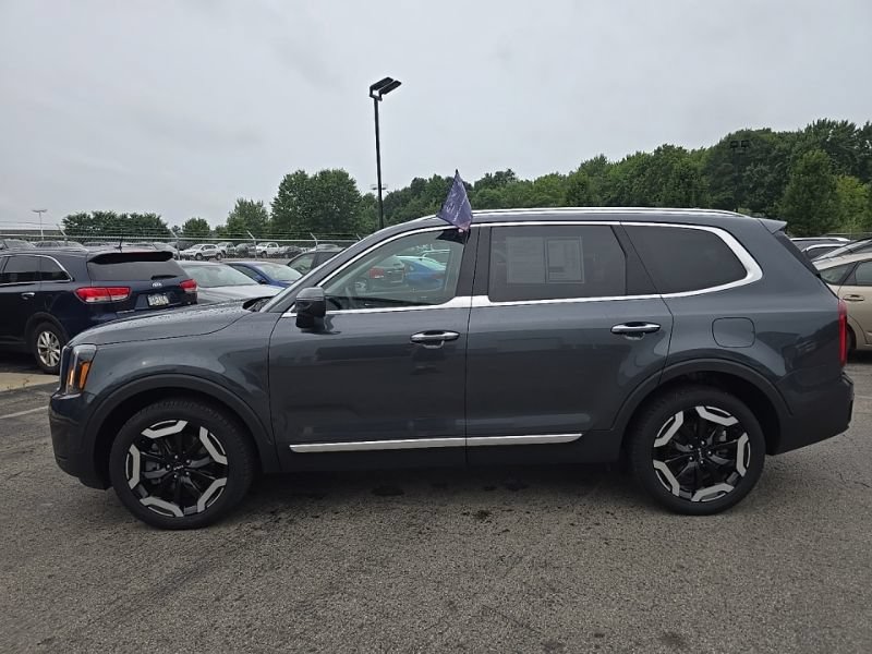 Certified 2024 Kia Telluride S w/ S Sunroof Package AWD/4WD image 4