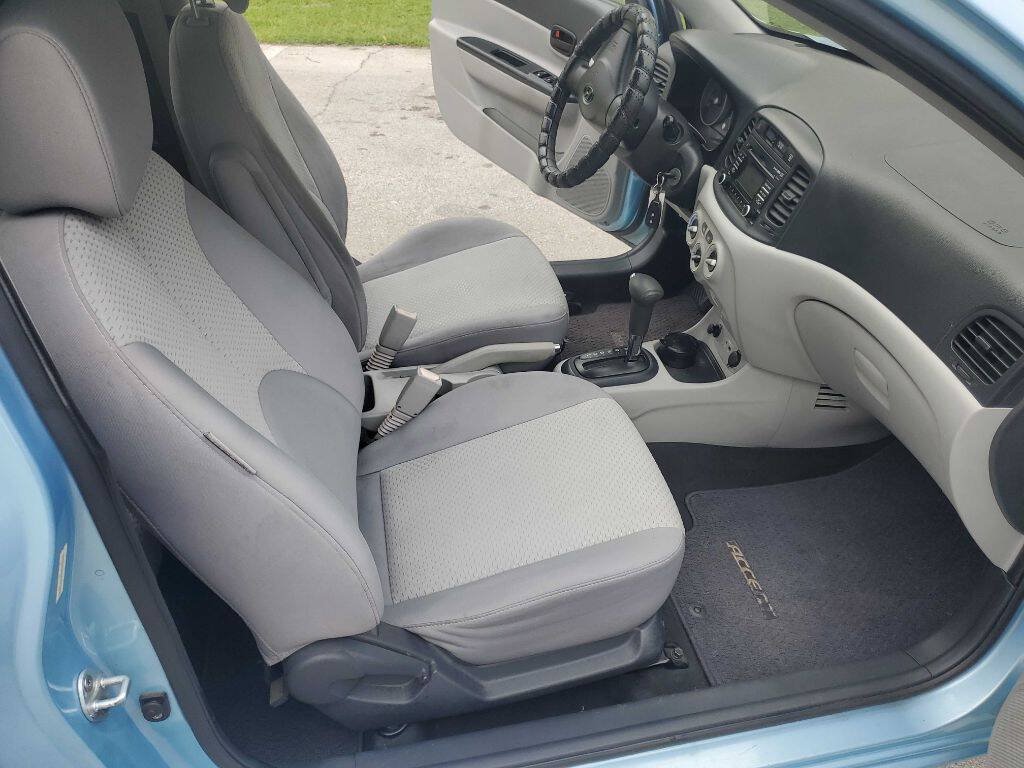 Used 2010 Hyundai Accent GS w/ Premium Pkg 3 FWD image 18