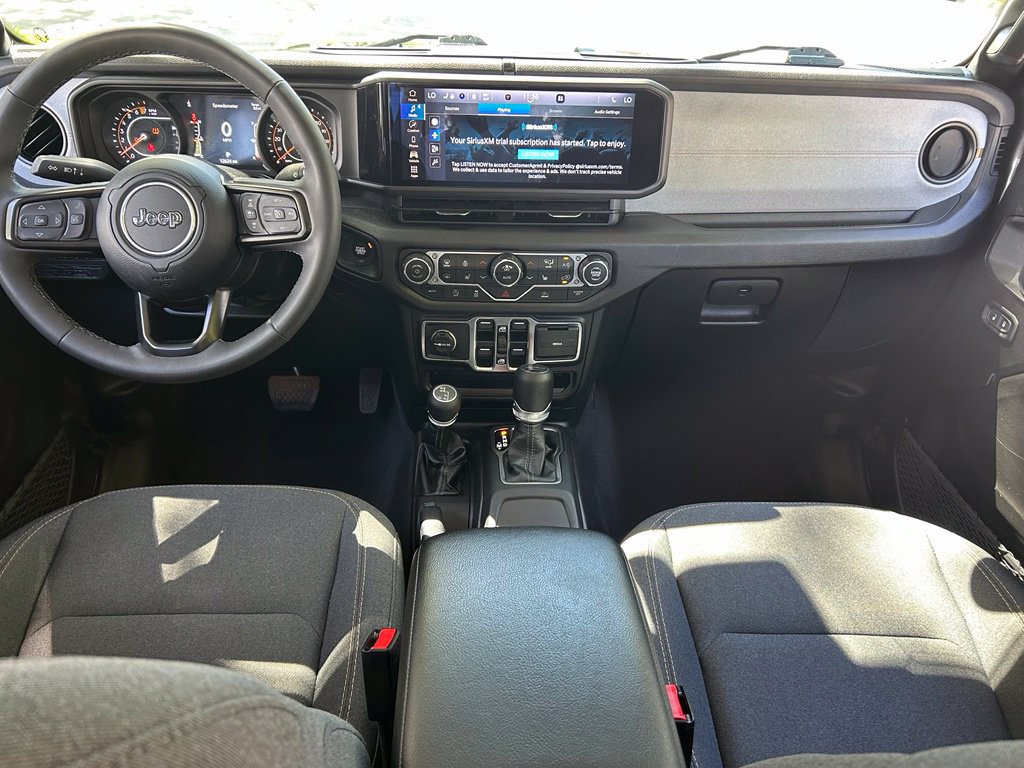 Certified 2025 Jeep Gladiator Sport AWD/4WD image 11