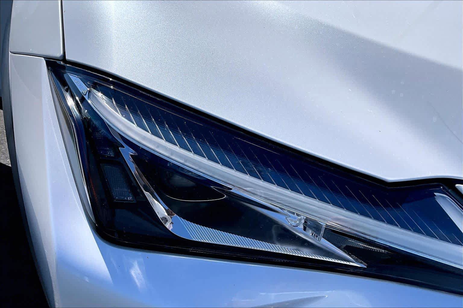 Used 2022 Lexus UX 200 w/ Accessory Package (Z1) FWD image 27
