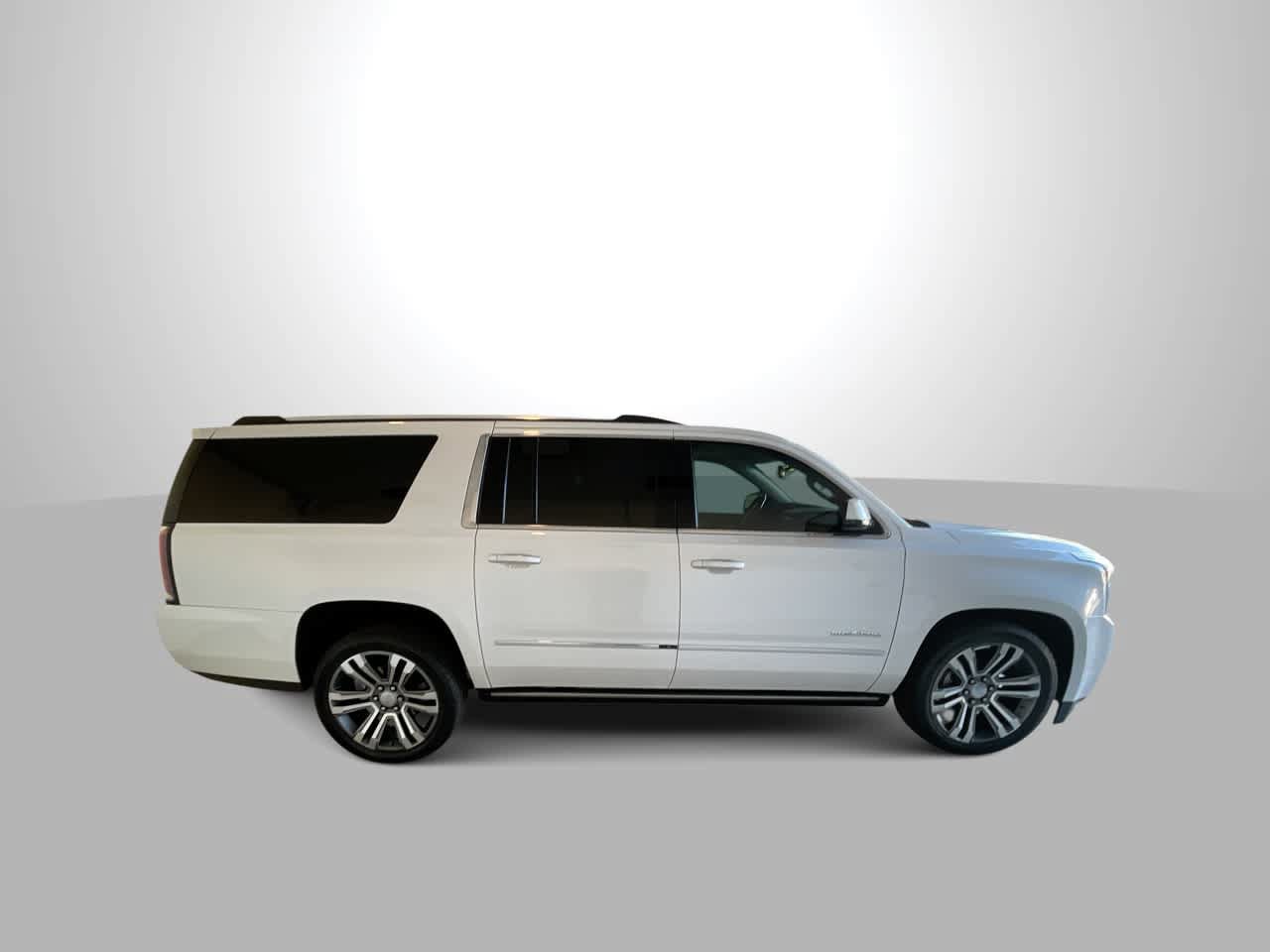 Used 2019 GMC Yukon XL Denali w/ Denali Ultimate Package AWD/4WD image 9
