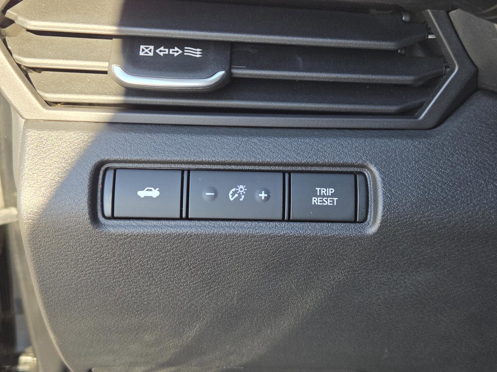 Used 2023 Nissan Altima 2.5 SR image 17