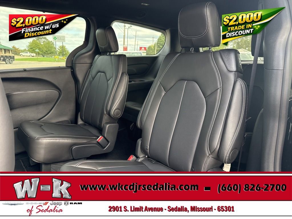 New 2026 Chrysler Pacifica Select image 16