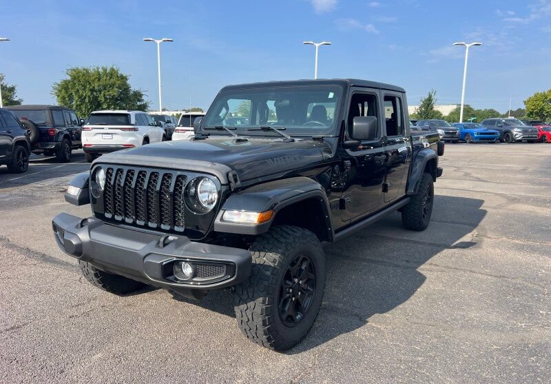 Certified 2023 Jeep Gladiator Sport AWD/4WD image 2
