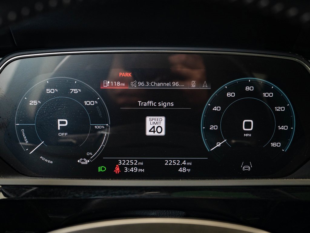 Used 2021 Audi e-tron Prestige w/ Prestige Package image 28