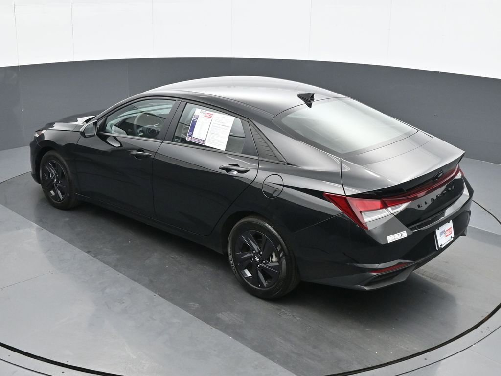 Used 2023 Hyundai Elantra SEL w/ Cargo Package image 19