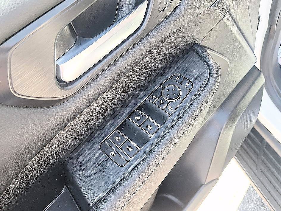 Used 2025 Nissan Armada SL AWD/4WD image 10