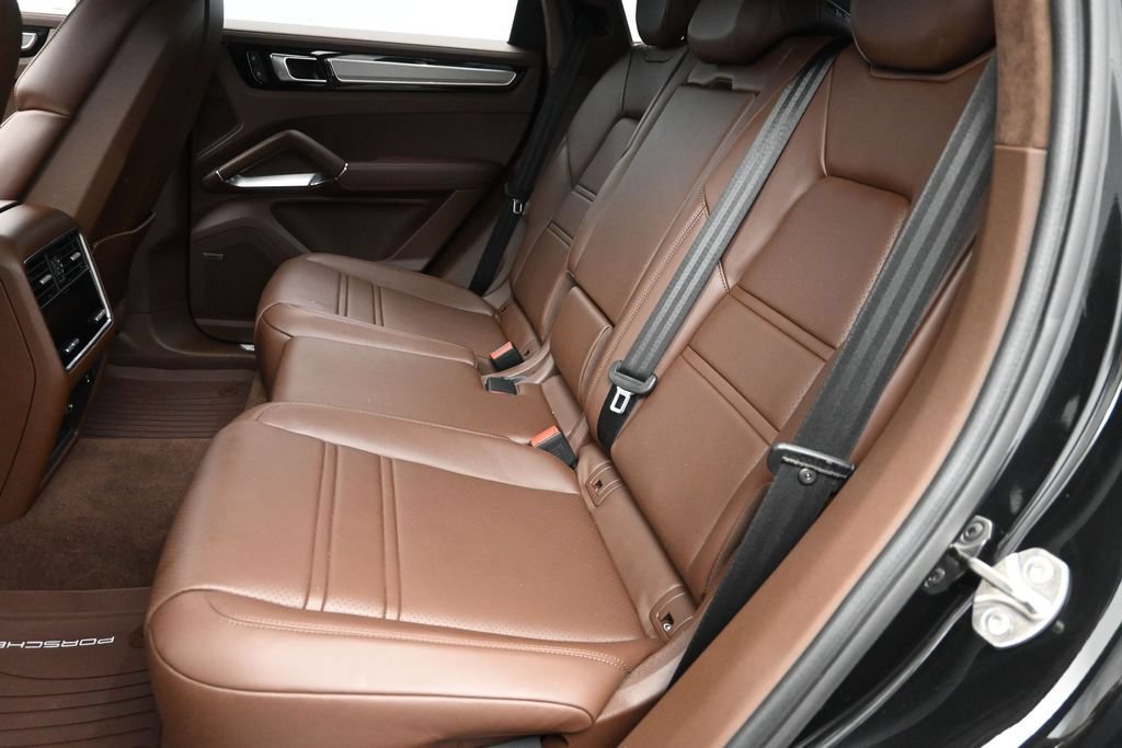 Certified 2023 Porsche Cayenne Turbo S AWD/4WD image 19