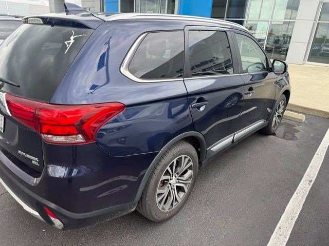 Used 2017 Mitsubishi Outlander SE AWD/4WD image 9