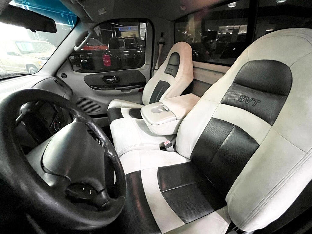 Used 2003 Ford F150 Lightning image 12