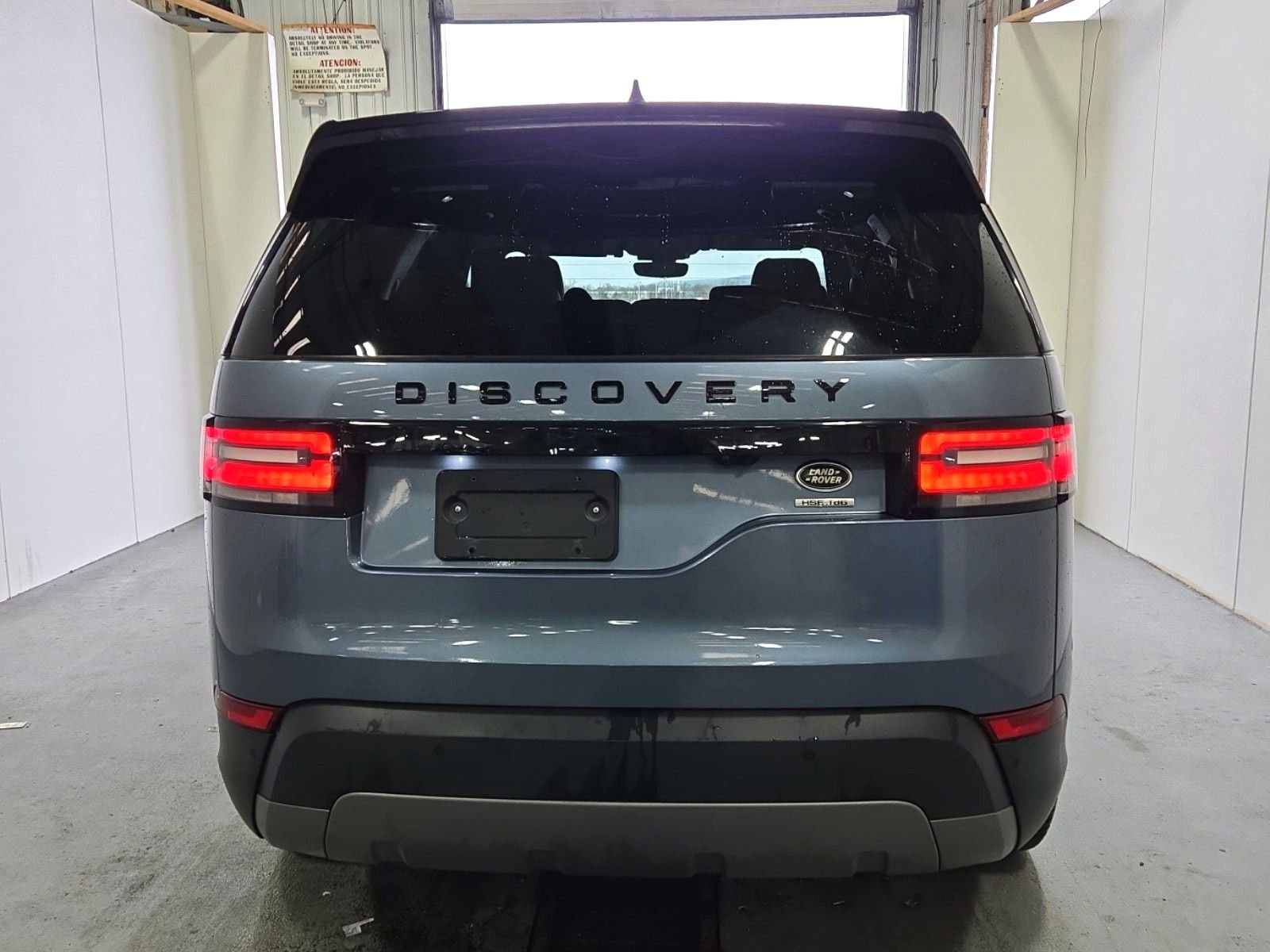 Used 2020 Land Rover Discovery HSE image 4