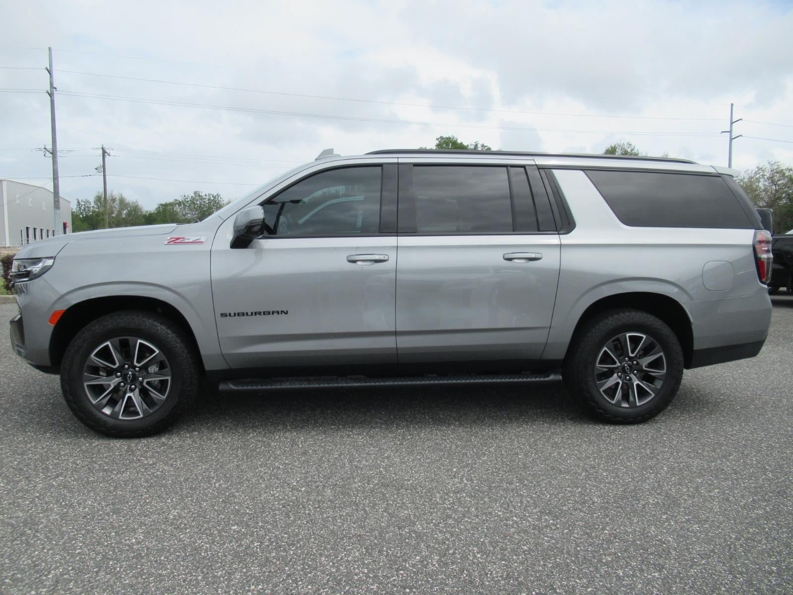 Used 2024 Chevrolet Suburban Z71 w/ Luxury Package AWD/4WD image 4