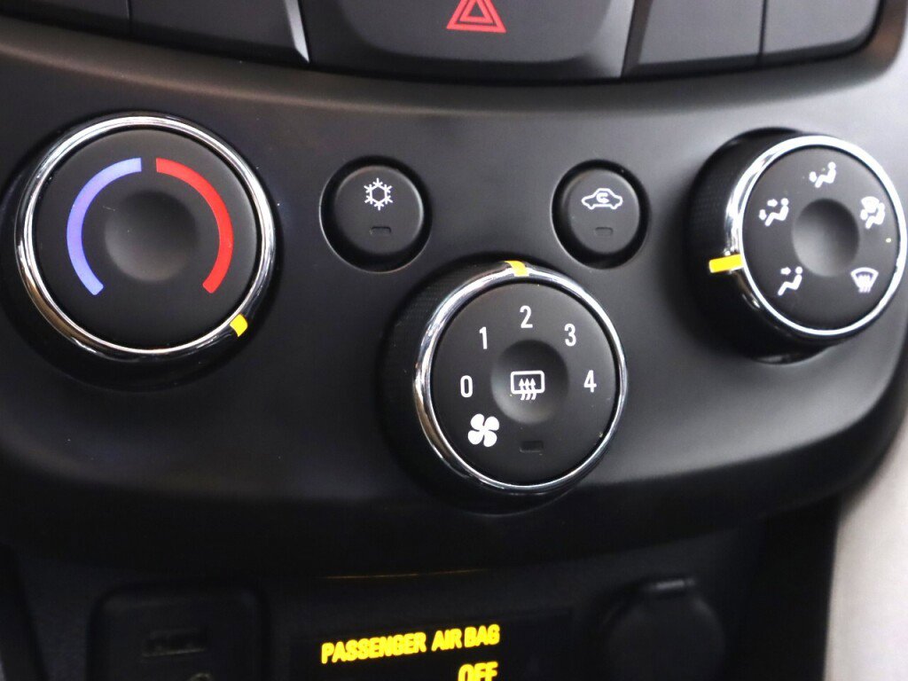 Used 2021 Chevrolet Trax LT w/ LT Convenience Package image 24