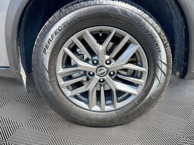Used 2024 Nissan Rogue S FWD image 29