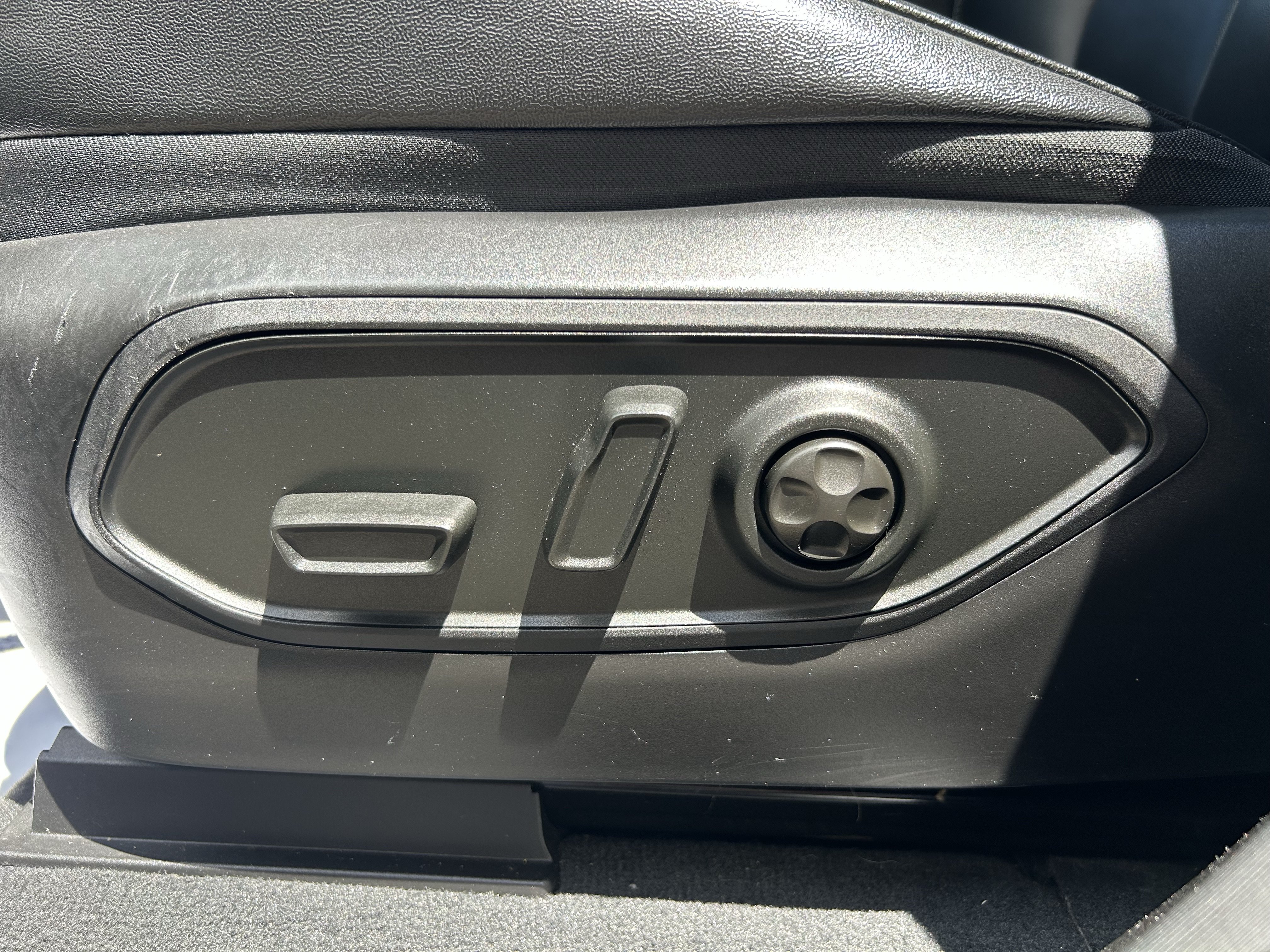 Used 2024 Jeep Grand Cherokee Limited AWD/4WD image 15