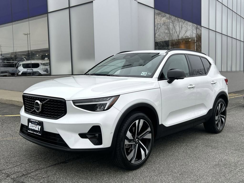 Certified 2023 Volvo XC40 B5 Plus w/ Driver Assist Package image 1