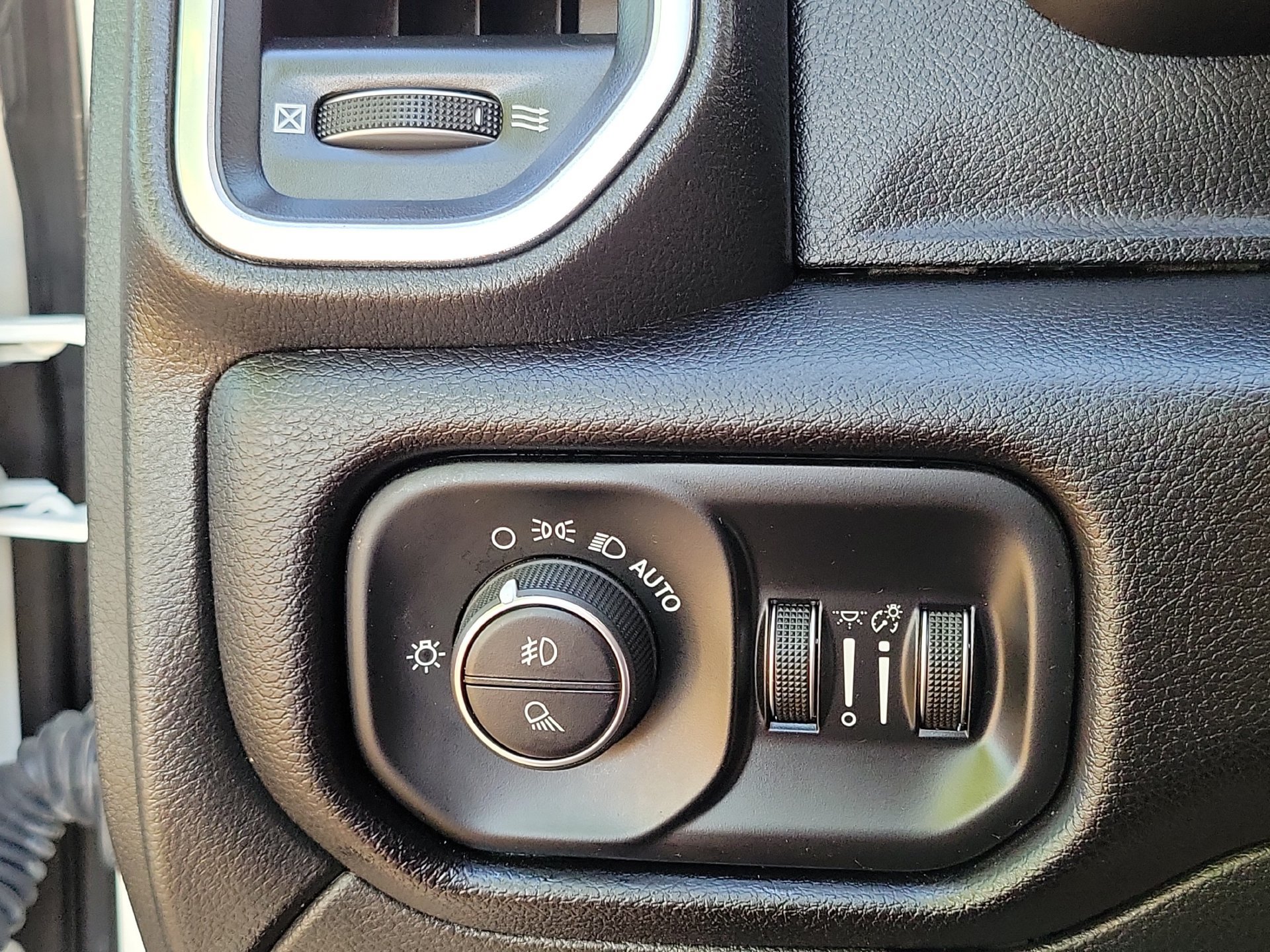 Certified 2024 RAM 2500 Laramie AWD/4WD image 13