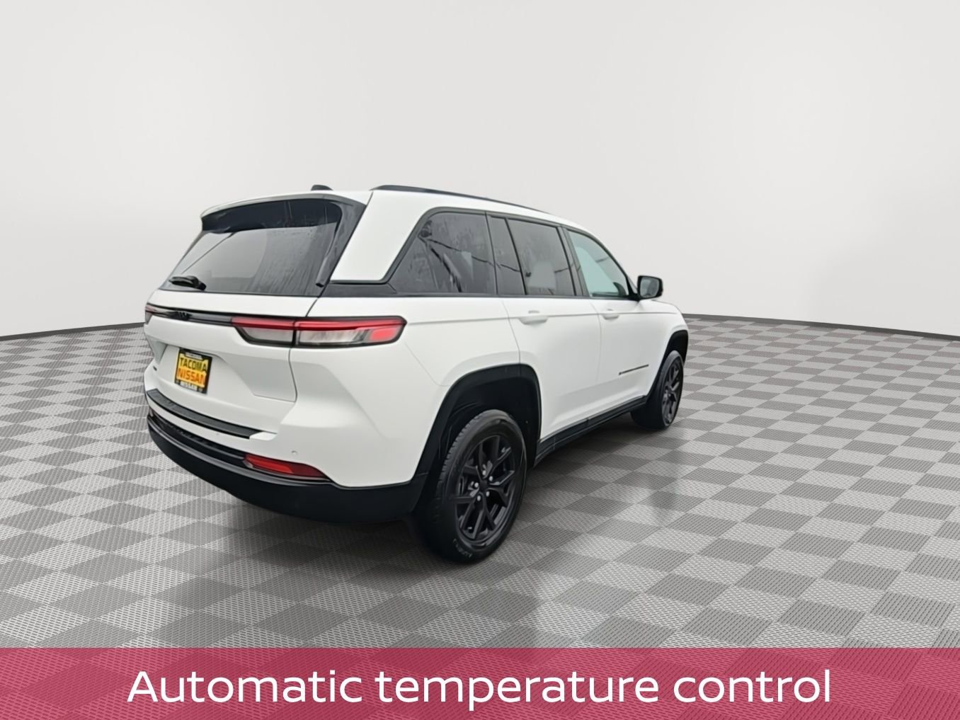 Used 2024 Jeep Grand Cherokee Altitude image 8