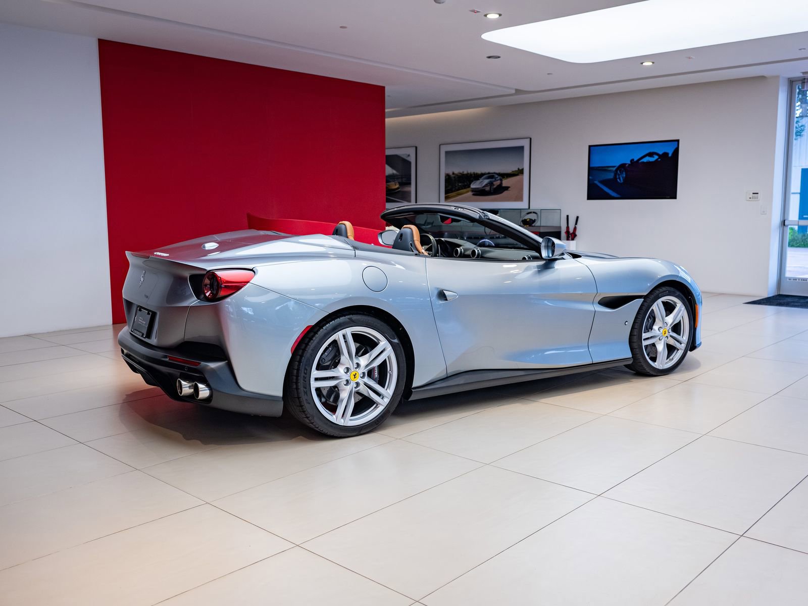 Used 2019 Ferrari Portofino RWD image 6