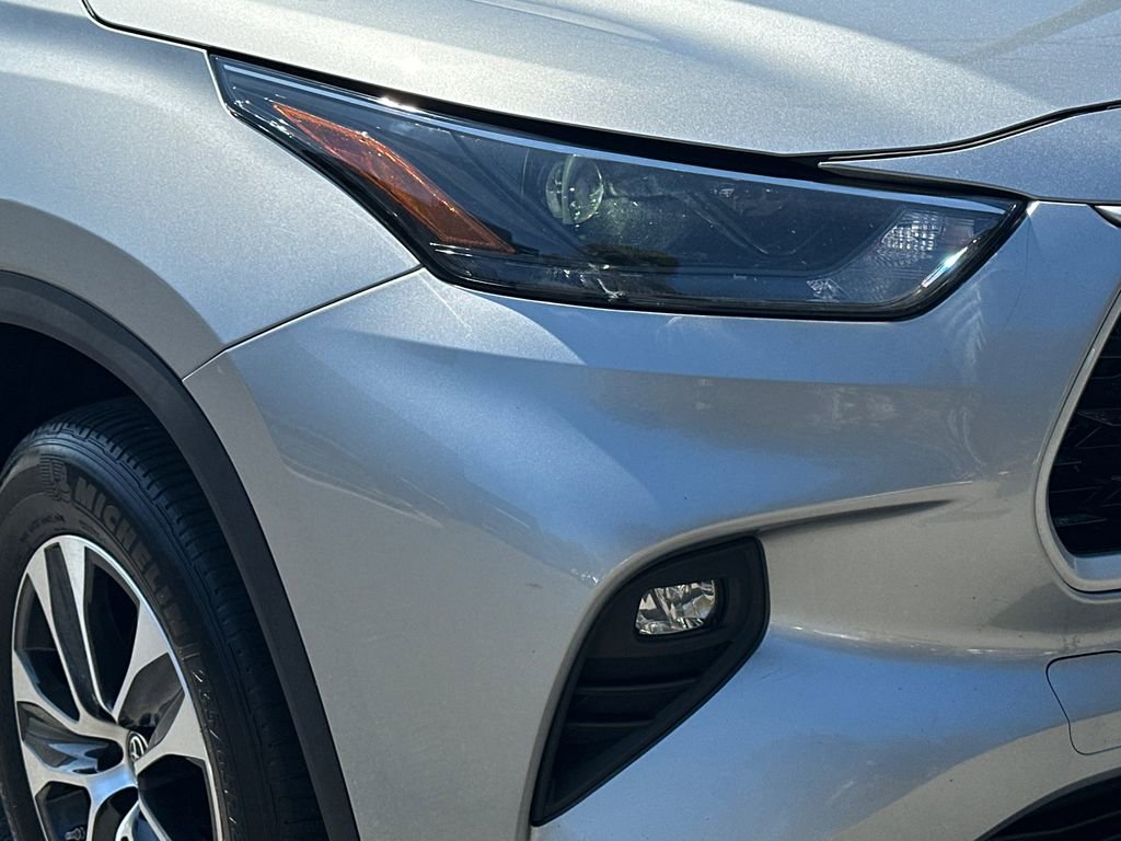 Used 2023 Toyota Highlander XLE image 9