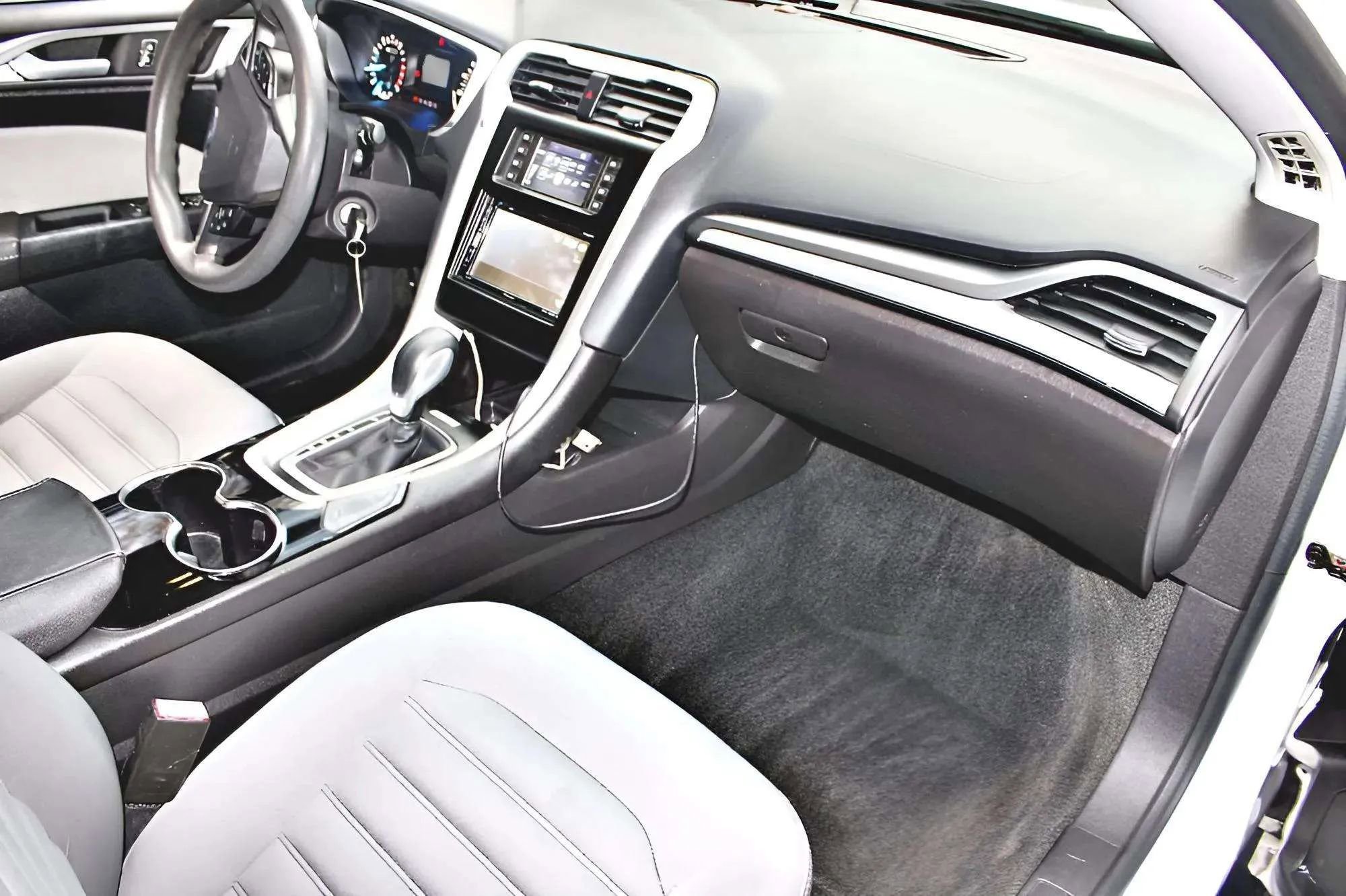 Used 2015 Ford Fusion S image 28