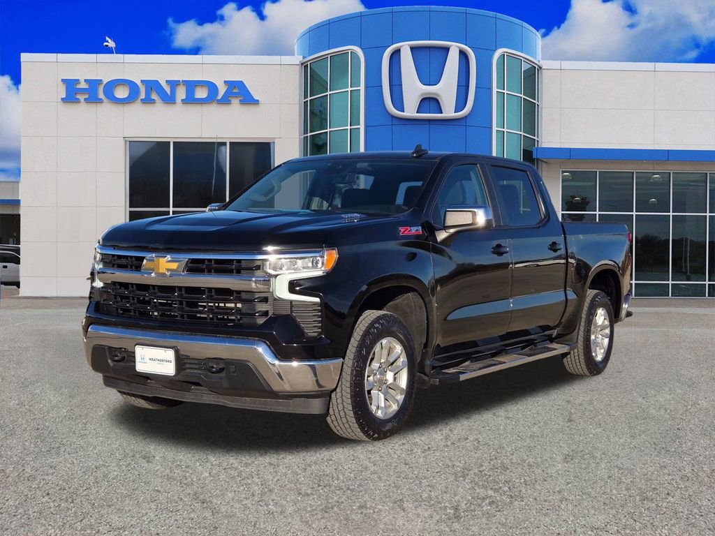 Used 2023 Chevrolet Silverado 1500 LT w/ Z71 Off-Road Package AWD/4WD image 7