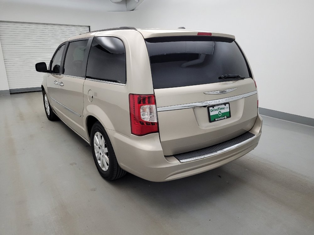 Used 2016 Chrysler Town & Country Touring w/ Driver Convenience Group FWD image 5