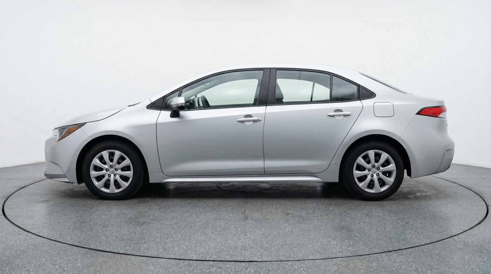 Used 2025 Toyota Corolla LE FWD image 5